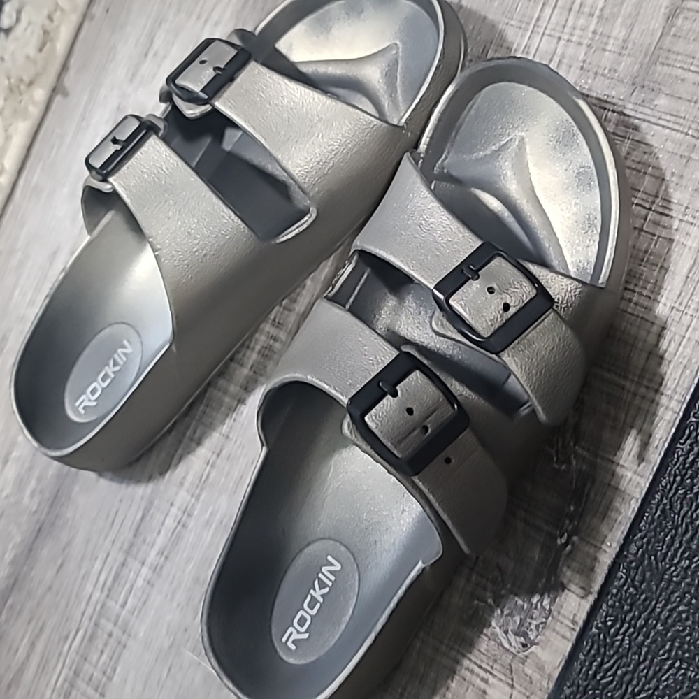 Womans size 8 Rockin summer sandles